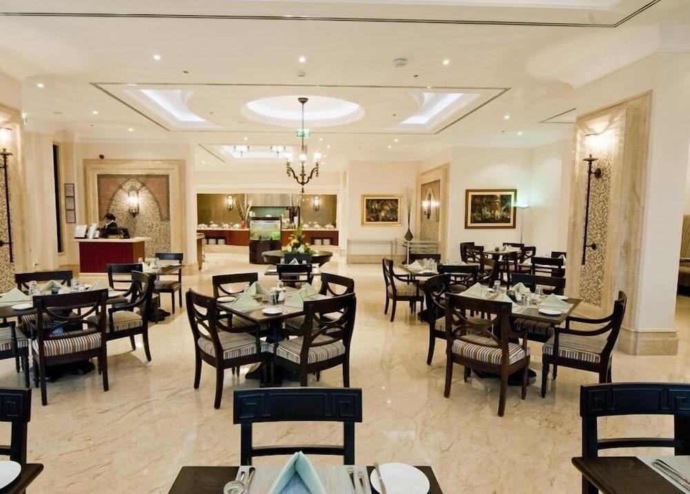 Ayla Hotel Ал Айн Екстериор снимка